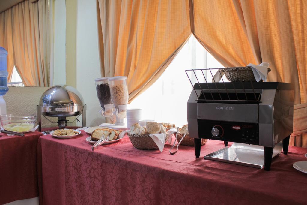 Hotel Maria Angola サンティアゴ エクステリア 写真